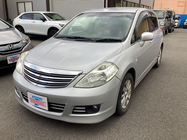 NISSAN TIIDA