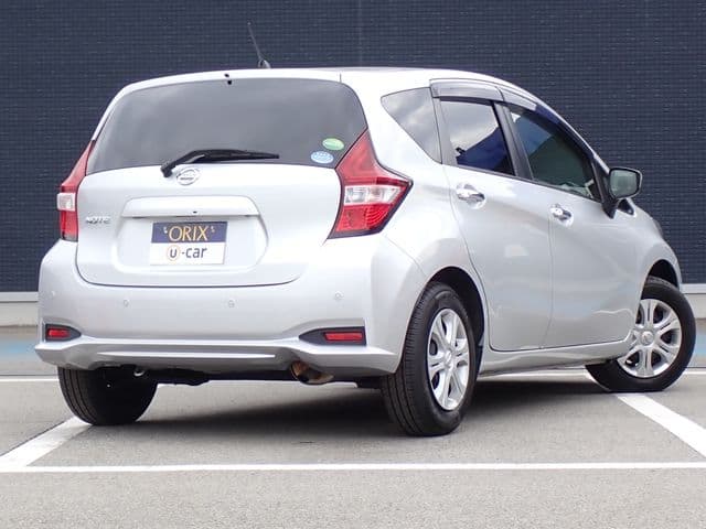 Car thumbnail 3