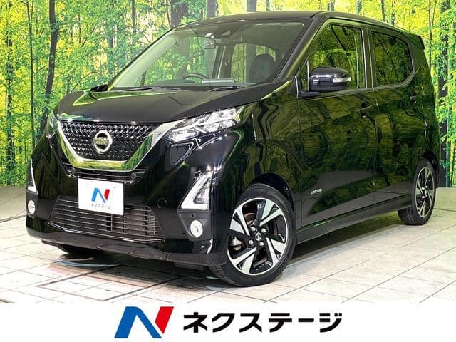 NISSAN