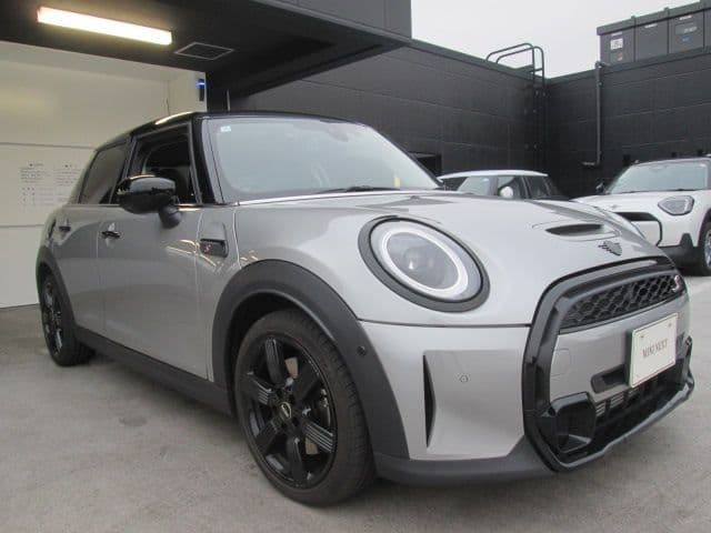 Car thumbnail 3