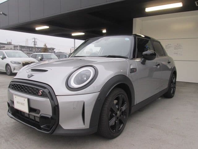 Car thumbnail 4
