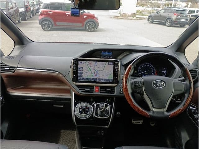 Car thumbnail 3