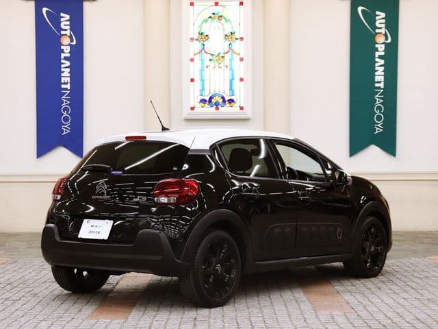 Car thumbnail 3