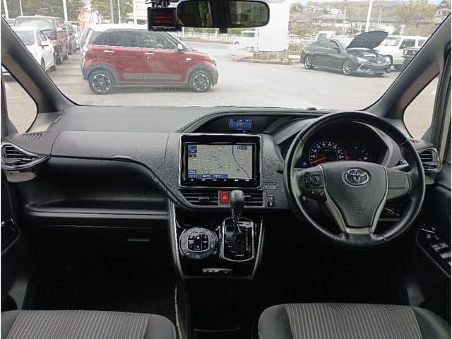 Car thumbnail 3