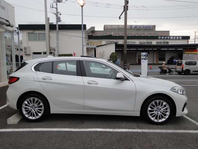 Car thumbnail 3
