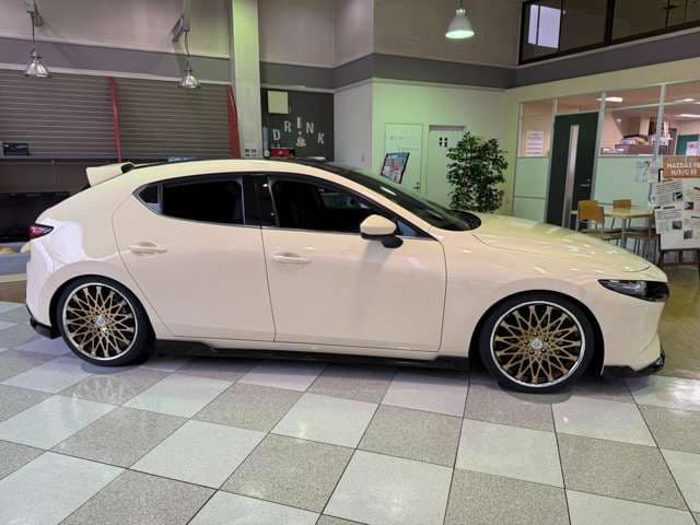 Car thumbnail 3