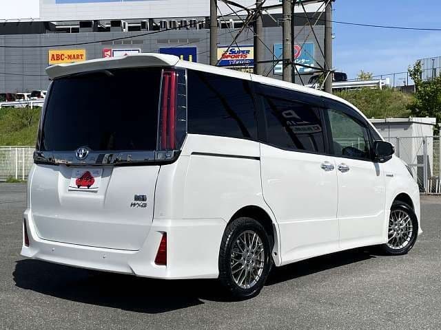 Car thumbnail 3