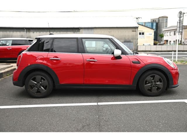 Car thumbnail 4
