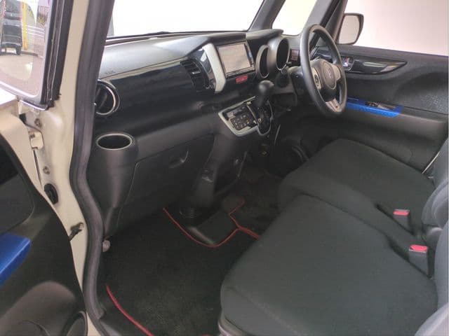 Car thumbnail 3