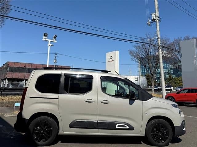Car thumbnail 4