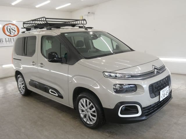 Car image 1