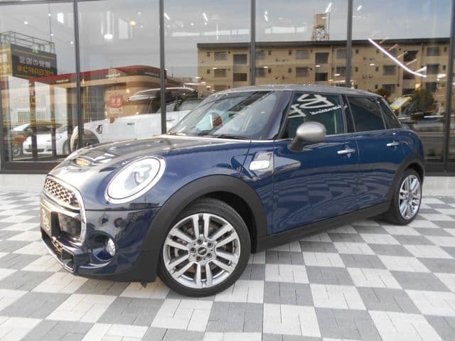 Car image 1