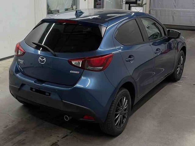Car thumbnail 3