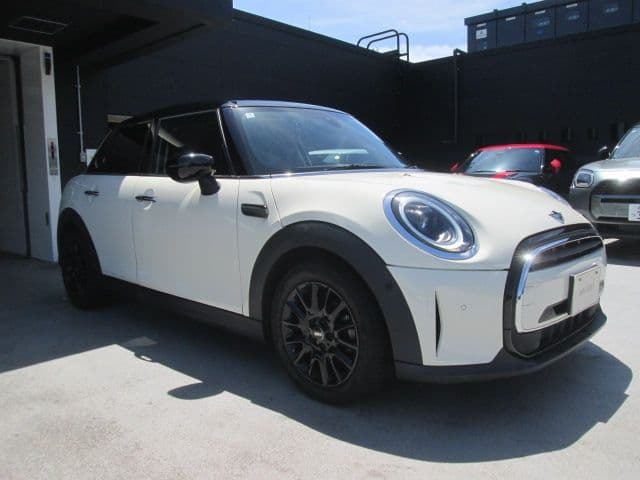 Car thumbnail 3