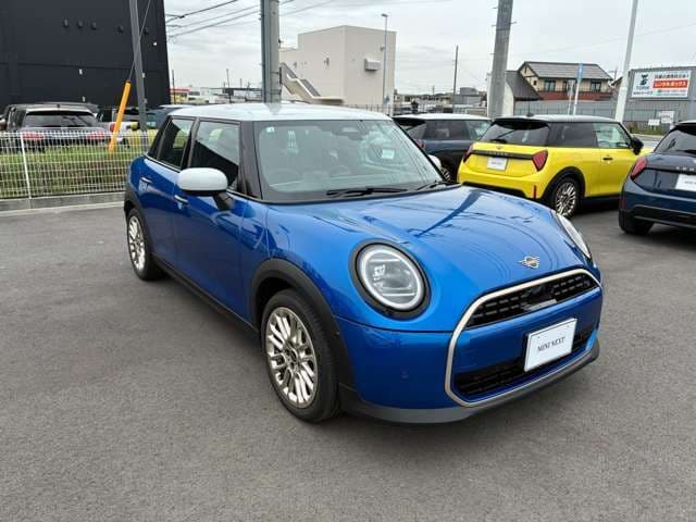 Car thumbnail 3