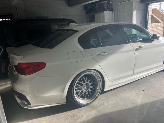 Car thumbnail 3