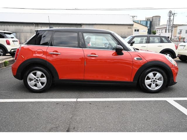 Car thumbnail 4