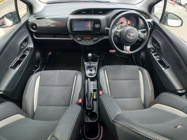 Car thumbnail 3