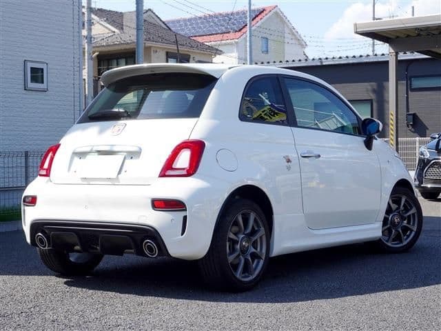 Car thumbnail 3