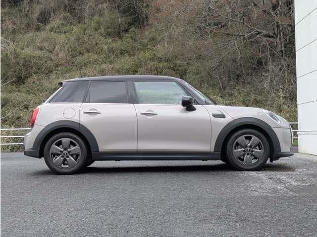 Car thumbnail 4