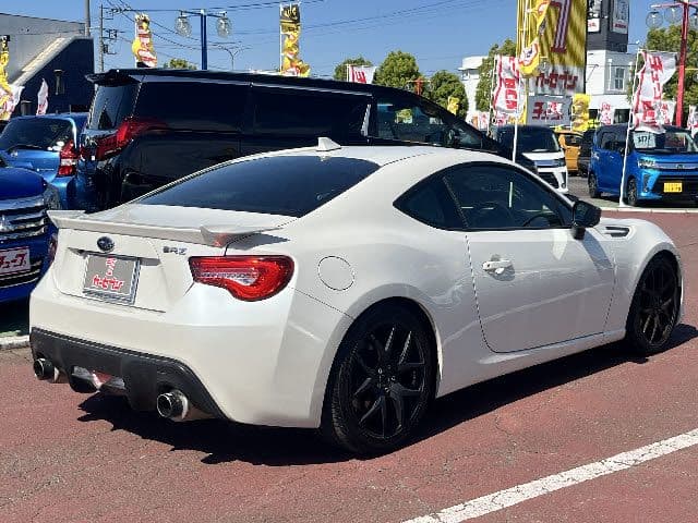 Car thumbnail 3