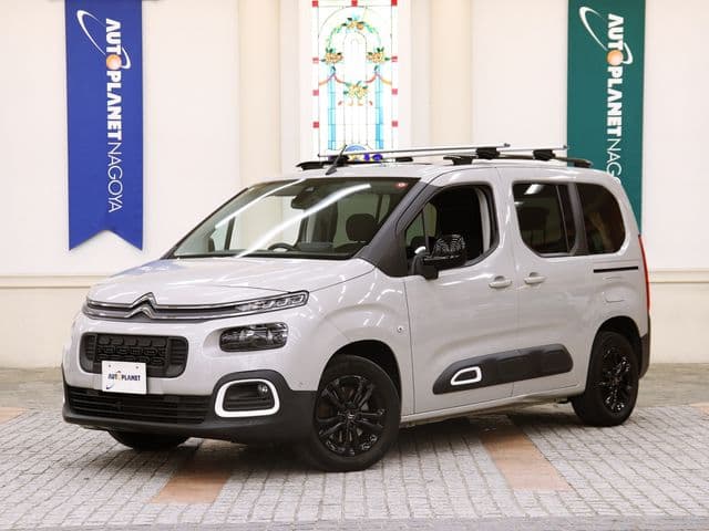 Car image 1