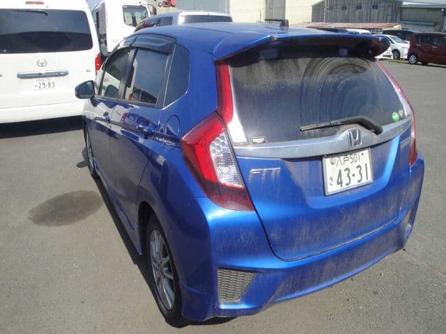 Car thumbnail 3
