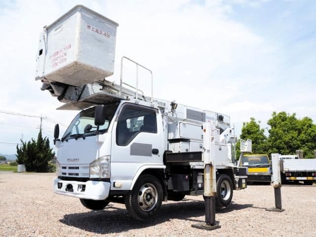 ISUZU