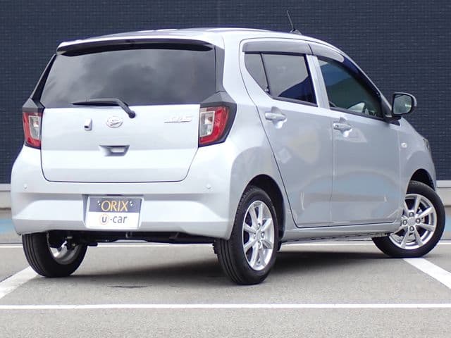 Car thumbnail 3