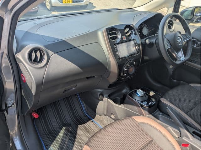 Car thumbnail 3