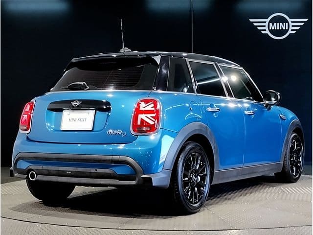 Car thumbnail 3