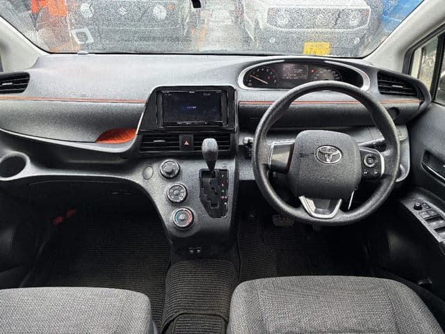 Car thumbnail 4