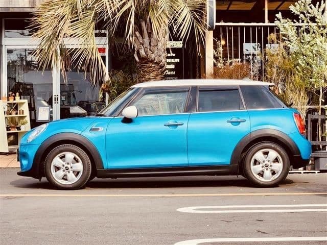 Car thumbnail 2