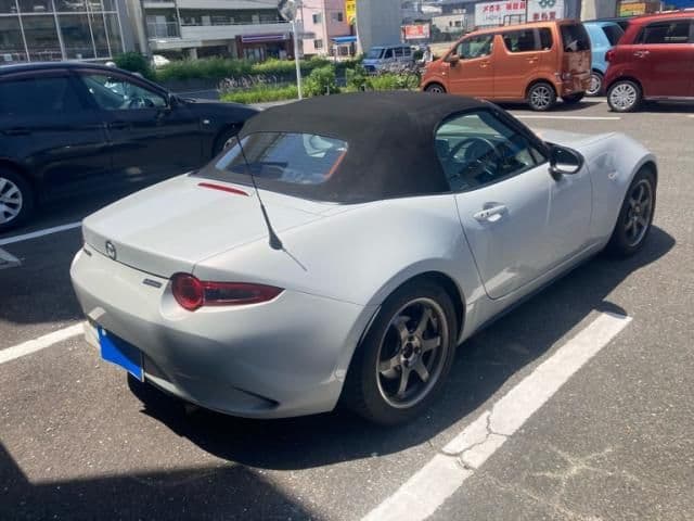 Car thumbnail 3