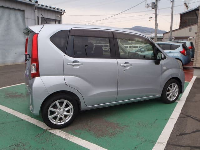 Car thumbnail 4