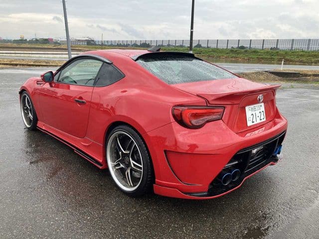 Car thumbnail 3