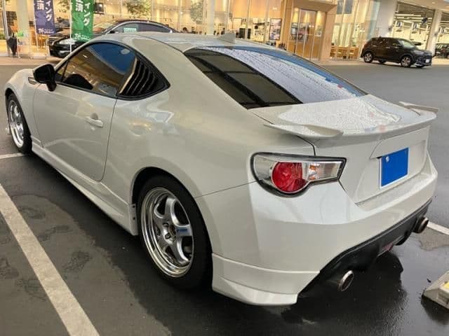 Car thumbnail 4