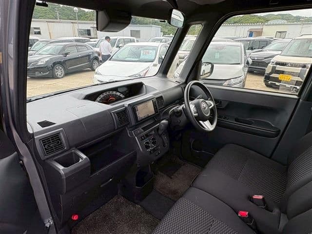 Car thumbnail 4