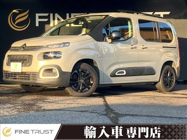 Car image 1