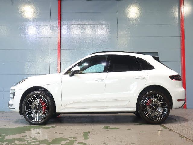 Car thumbnail 3