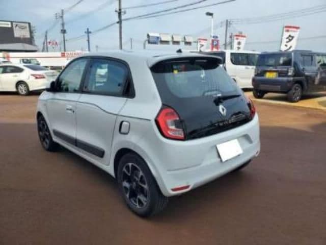 Car thumbnail 3