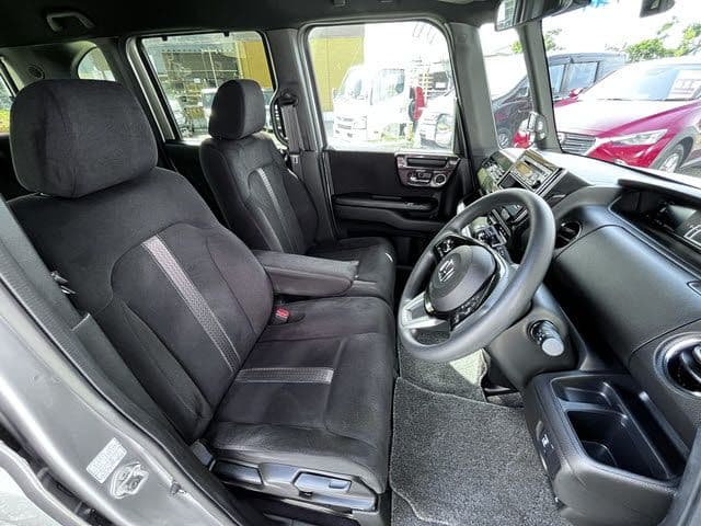 Car thumbnail 4