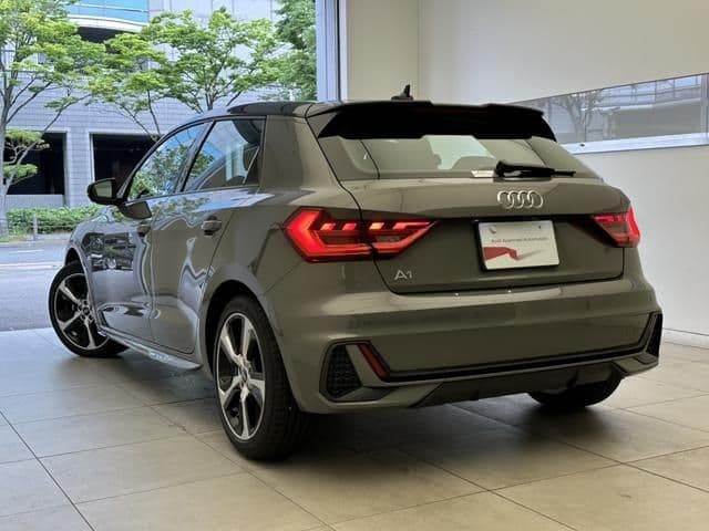 Car thumbnail 3