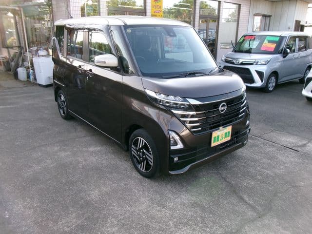 NISSAN