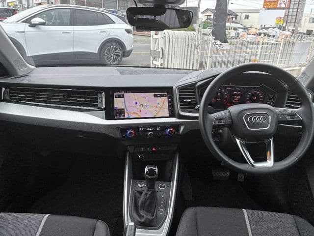 Car thumbnail 3