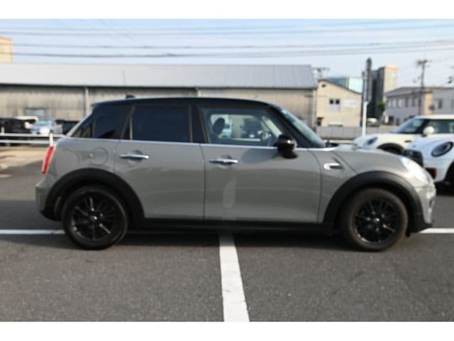 Car thumbnail 4