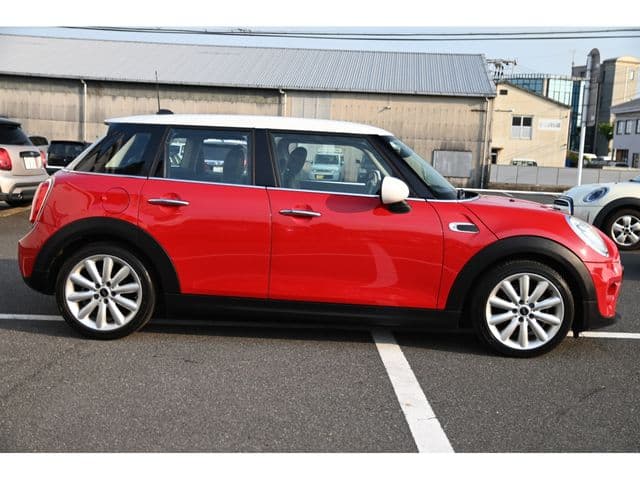 Car thumbnail 4