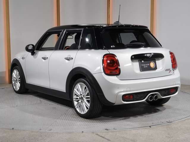 Car thumbnail 2