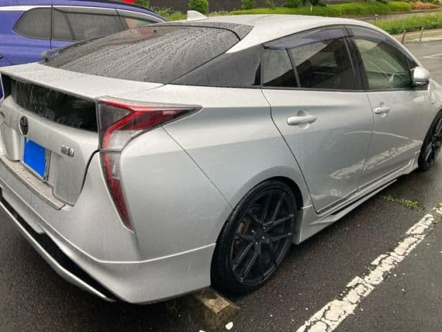Car thumbnail 3