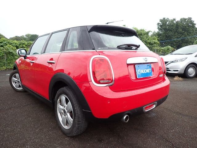 Car thumbnail 3